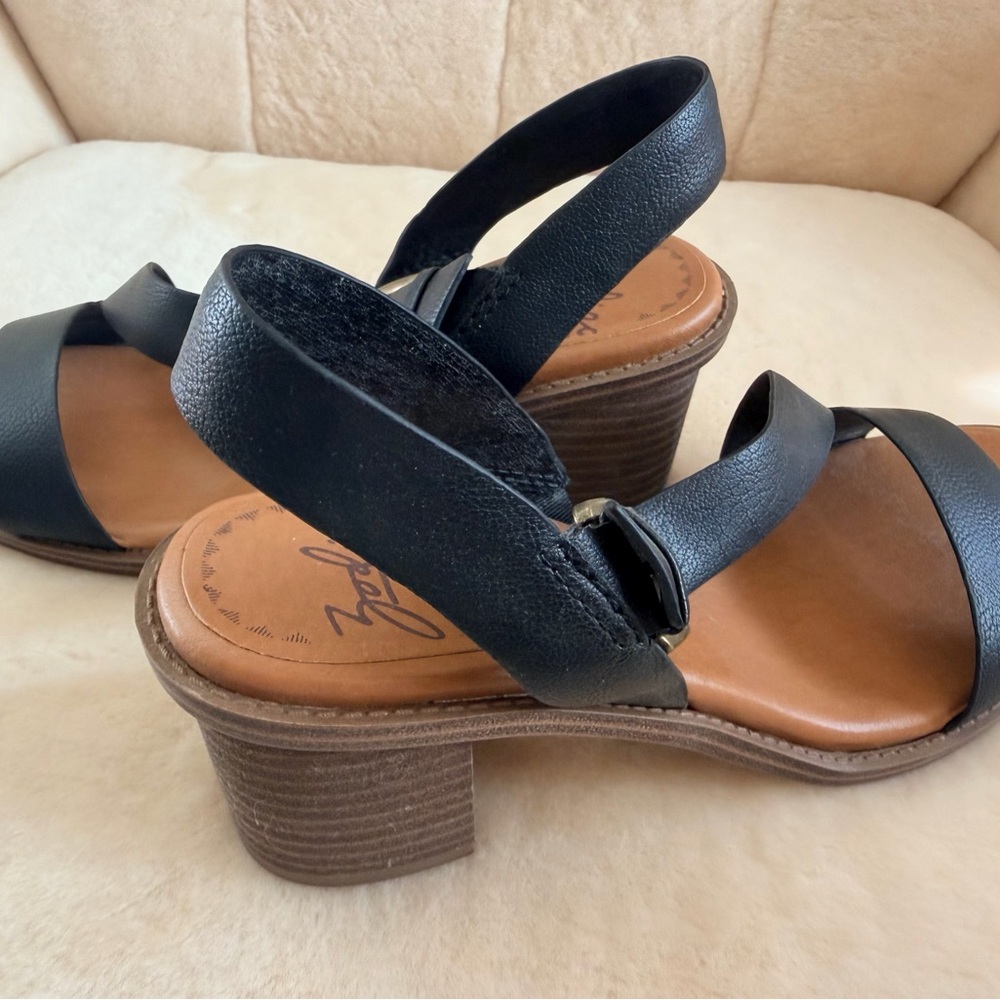 Zodiac Strappy Heeled Sandals - Picture 3 of 5
